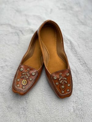 Handcrafted Leather Juttis with Zari Detailing