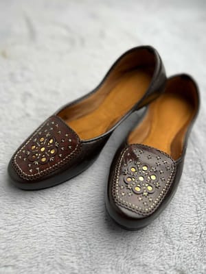 Women Brown Leather Juttis with Embroidered Detailing